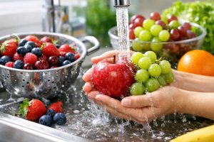 how-to-properly-wash-fruit-to-protect-health-and-preserve.png